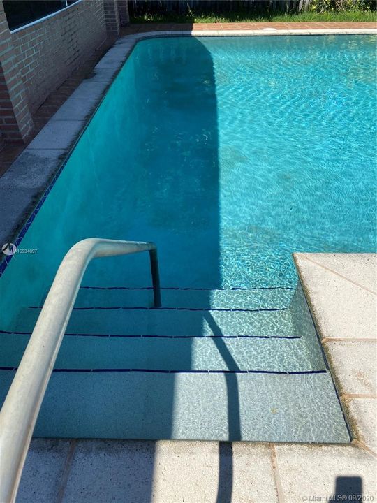 Vendido Recientemente: $422,000 (3 camas, 2 baños, 2030 Pies cuadrados)