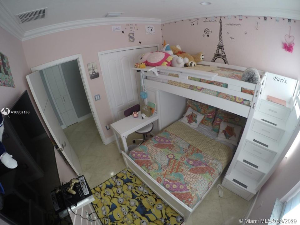 Vendido Recientemente: $550,000 (4 camas, 2 baños, 1833 Pies cuadrados)