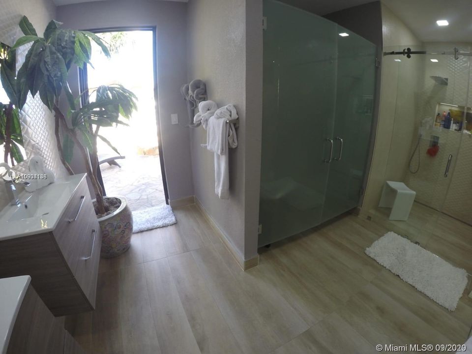 Vendido Recientemente: $550,000 (4 camas, 2 baños, 1833 Pies cuadrados)