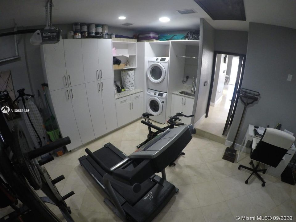 Vendido Recientemente: $550,000 (4 camas, 2 baños, 1833 Pies cuadrados)