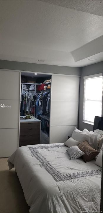 Vendido Recientemente: $550,000 (4 camas, 2 baños, 1833 Pies cuadrados)
