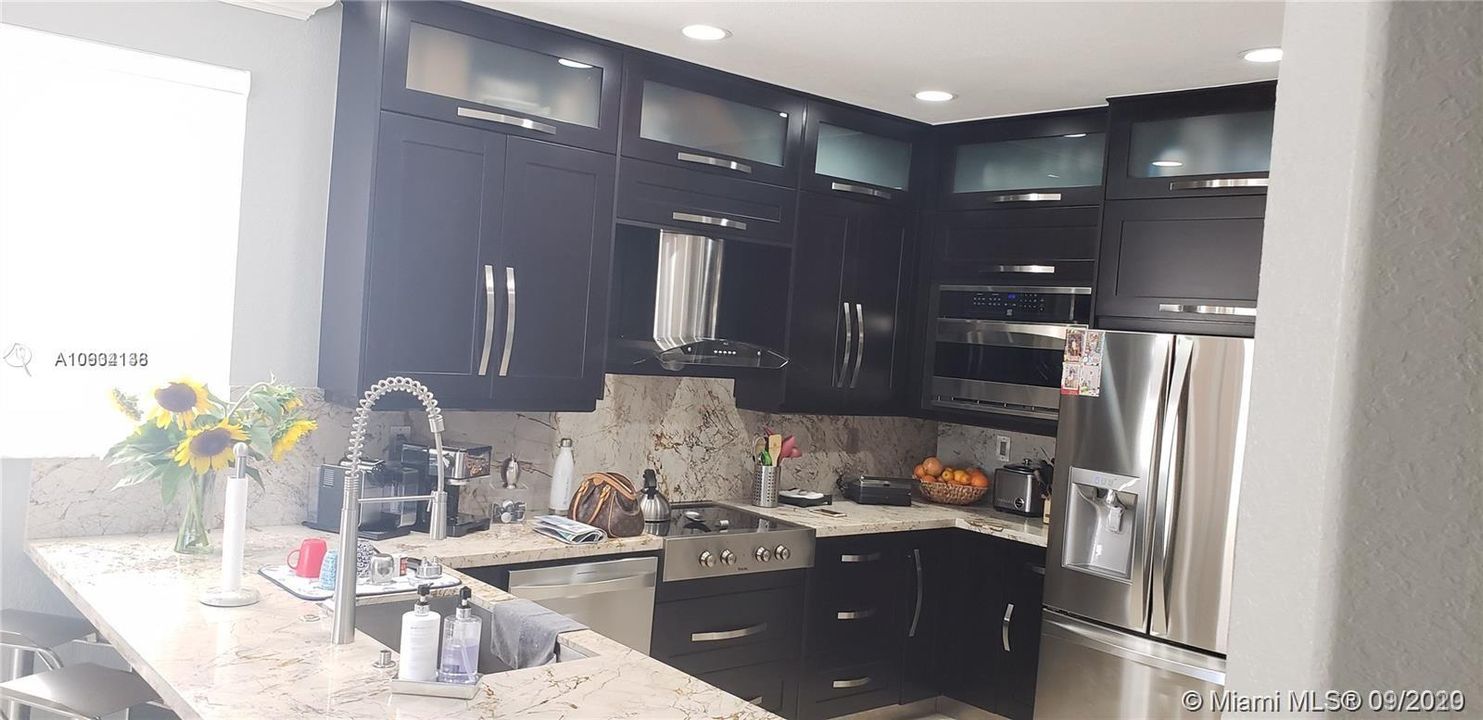 Vendido Recientemente: $550,000 (4 camas, 2 baños, 1833 Pies cuadrados)