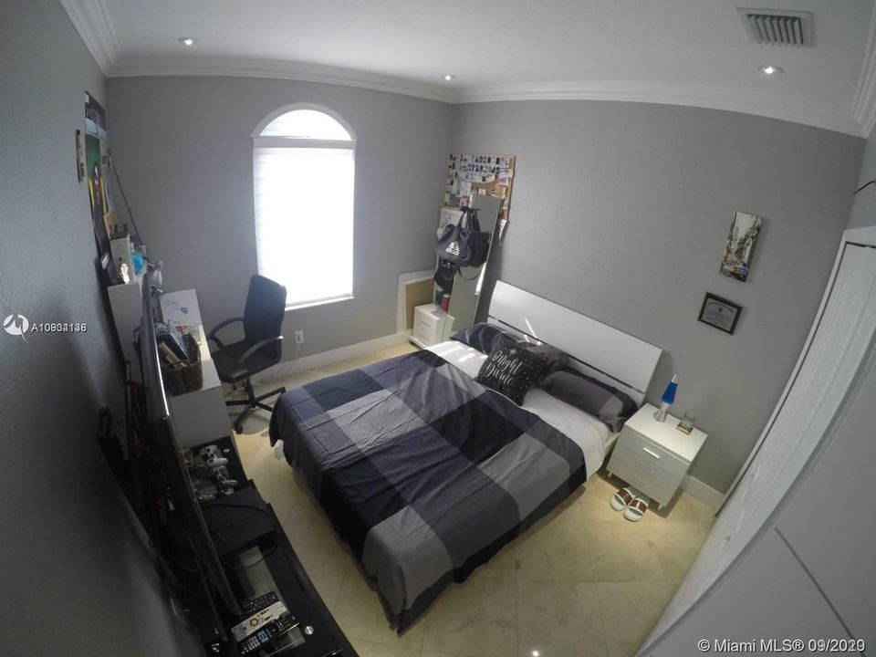Vendido Recientemente: $550,000 (4 camas, 2 baños, 1833 Pies cuadrados)