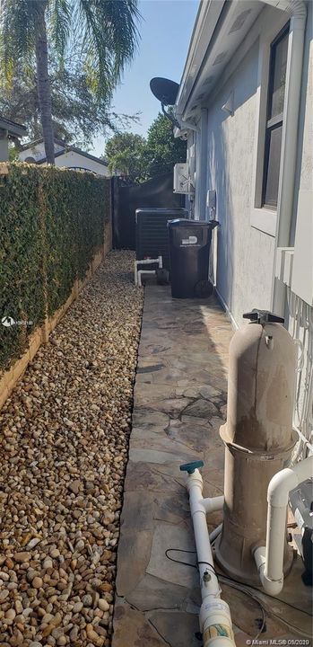 Vendido Recientemente: $550,000 (4 camas, 2 baños, 1833 Pies cuadrados)
