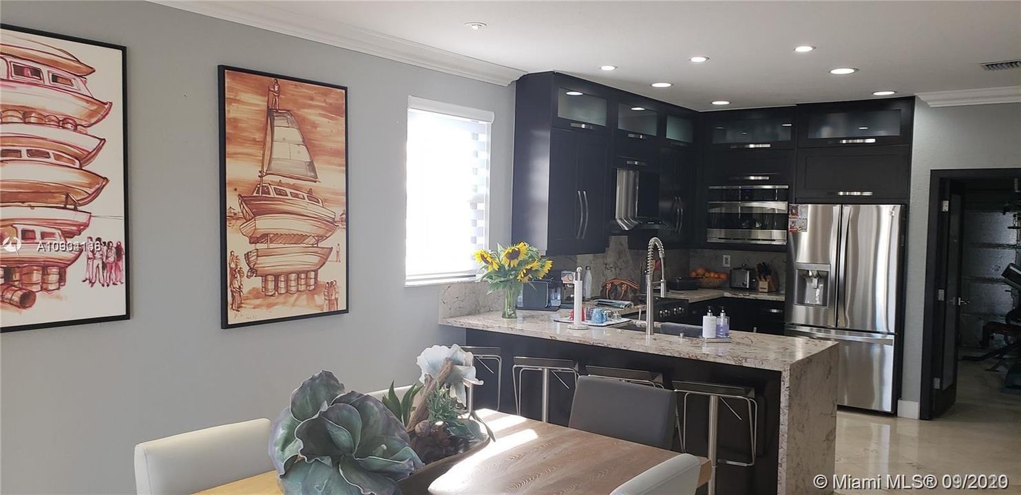 Vendido Recientemente: $550,000 (4 camas, 2 baños, 1833 Pies cuadrados)