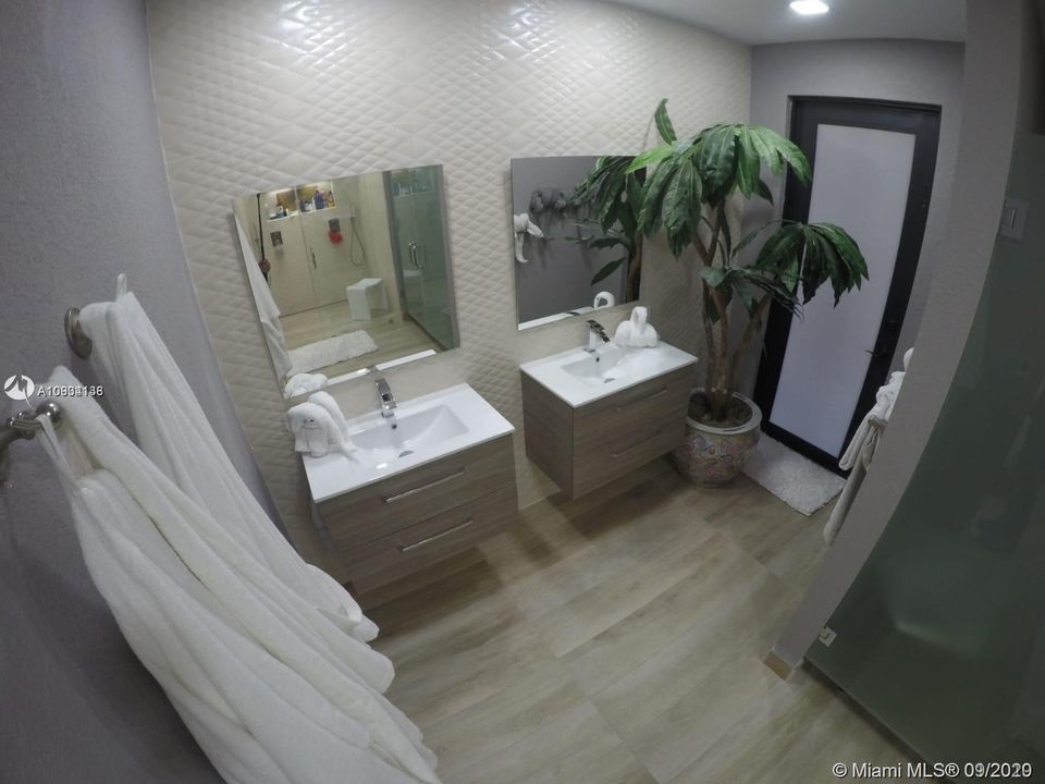 Vendido Recientemente: $550,000 (4 camas, 2 baños, 1833 Pies cuadrados)