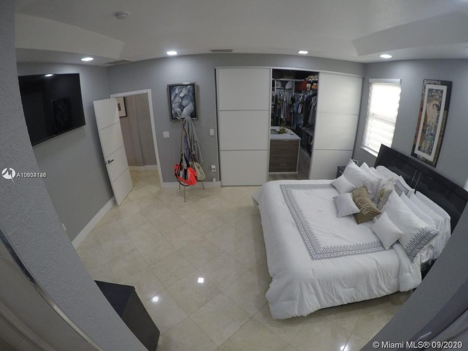 Vendido Recientemente: $550,000 (4 camas, 2 baños, 1833 Pies cuadrados)