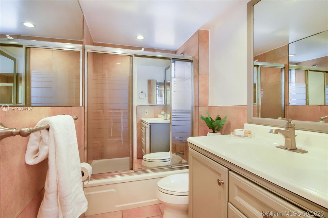 Recently Rented: $2,275 (2 beds, 1 baths, 837 Square Feet)