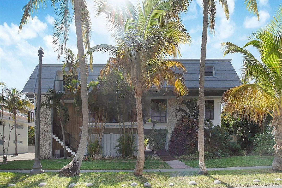 Recently Rented: $2,275 (2 beds, 1 baths, 837 Square Feet)