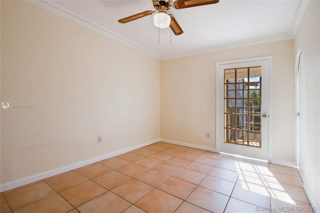 Recently Rented: $2,275 (2 beds, 1 baths, 837 Square Feet)