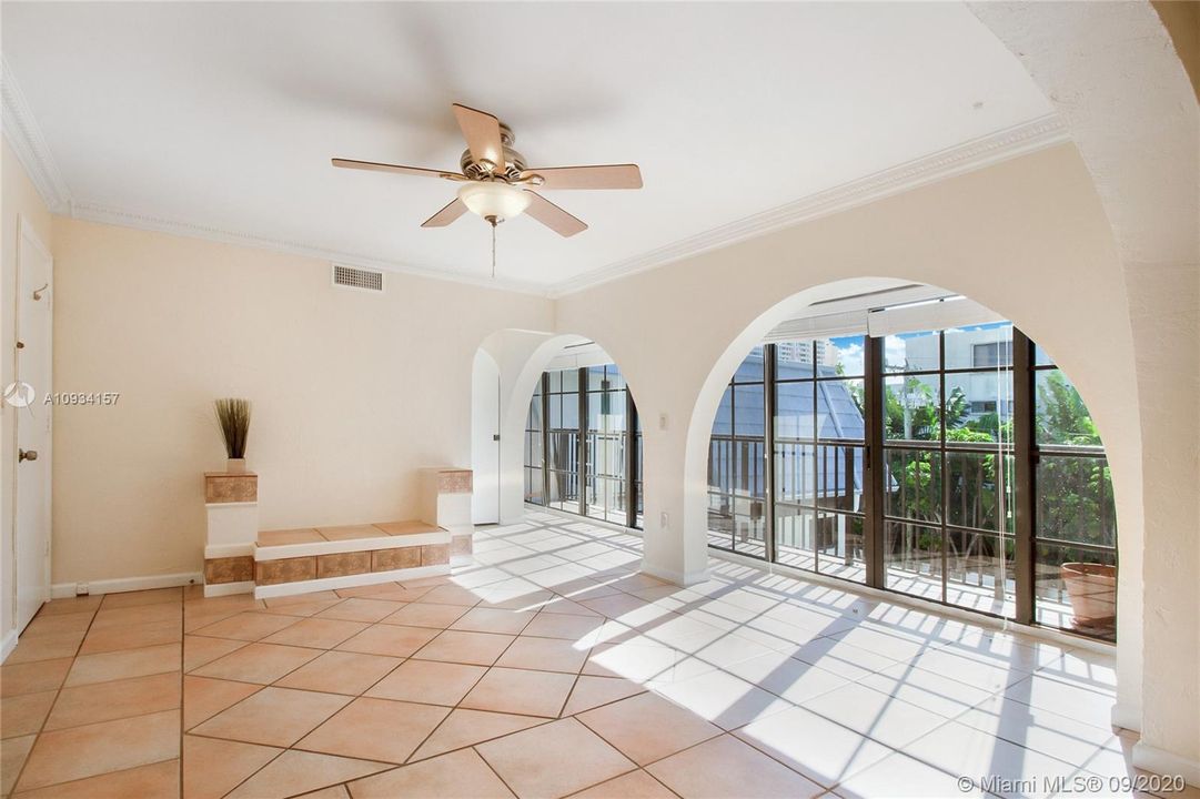 Recently Rented: $2,275 (2 beds, 1 baths, 837 Square Feet)