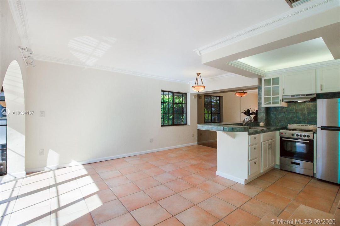 Recently Rented: $2,275 (2 beds, 1 baths, 837 Square Feet)