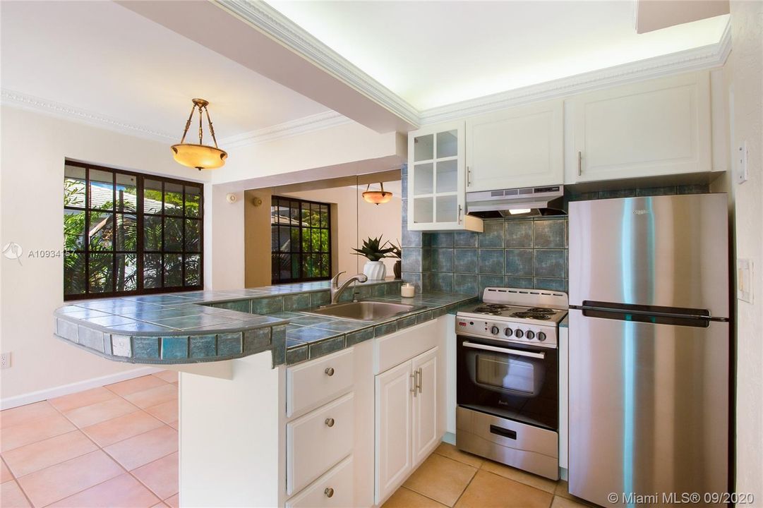 Recently Rented: $2,275 (2 beds, 1 baths, 837 Square Feet)