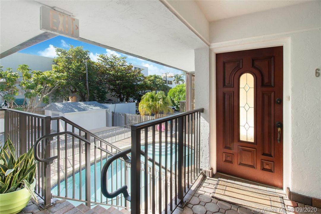 Recently Rented: $2,275 (2 beds, 1 baths, 837 Square Feet)