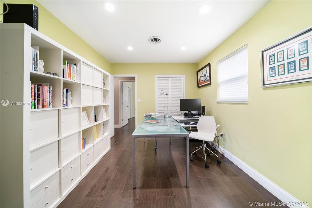 Vendido Recientemente: $725,000 (4 camas, 3 baños, 2745 Pies cuadrados)