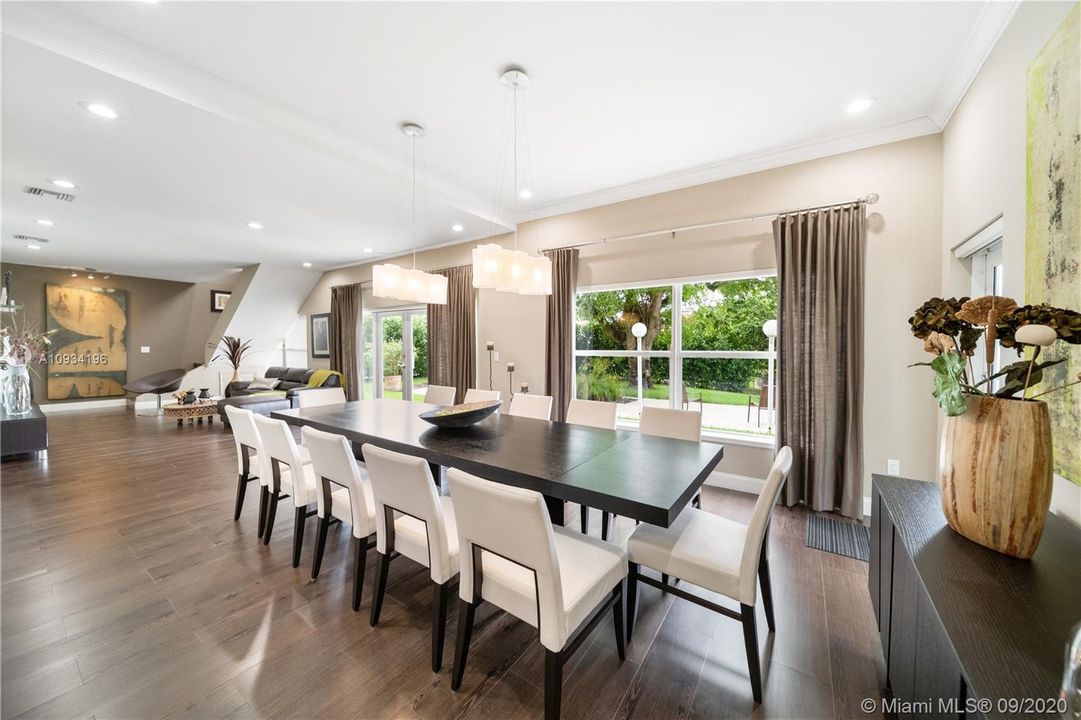 Vendido Recientemente: $725,000 (4 camas, 3 baños, 2745 Pies cuadrados)