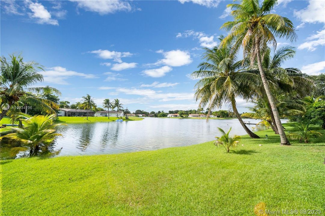 Vendido Recientemente: $725,000 (4 camas, 3 baños, 2745 Pies cuadrados)