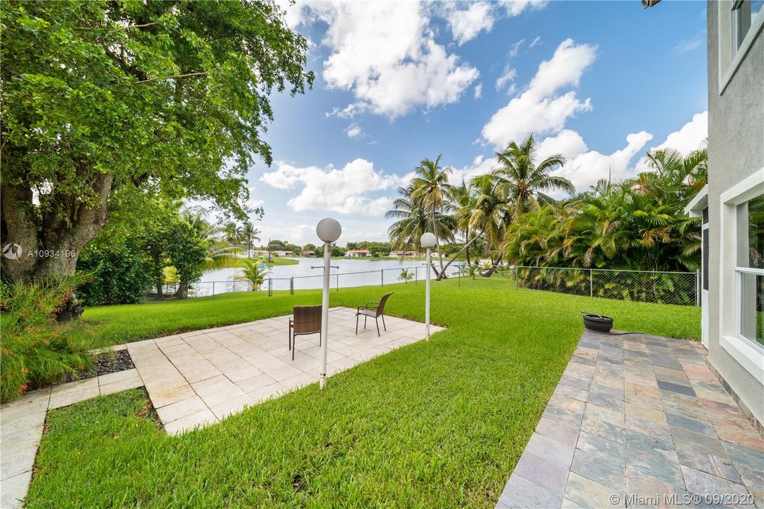 Vendido Recientemente: $725,000 (4 camas, 3 baños, 2745 Pies cuadrados)