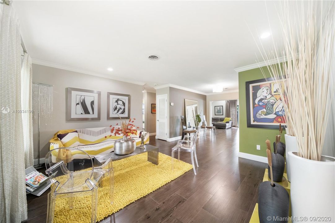 Vendido Recientemente: $725,000 (4 camas, 3 baños, 2745 Pies cuadrados)
