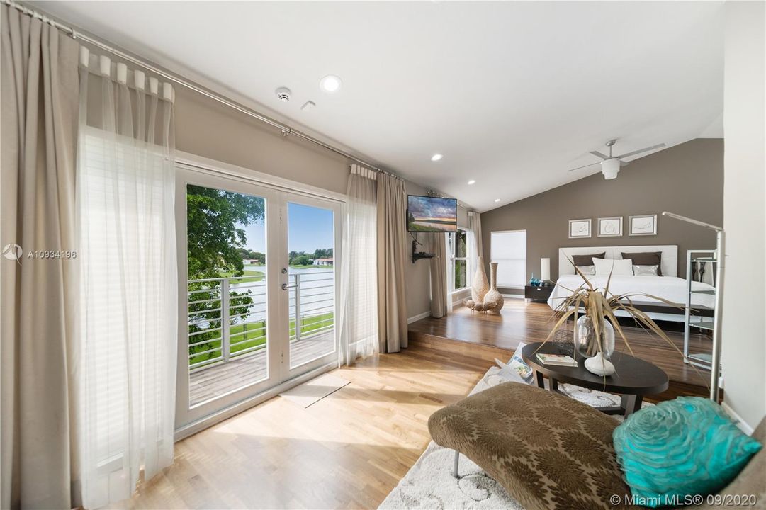 Vendido Recientemente: $725,000 (4 camas, 3 baños, 2745 Pies cuadrados)