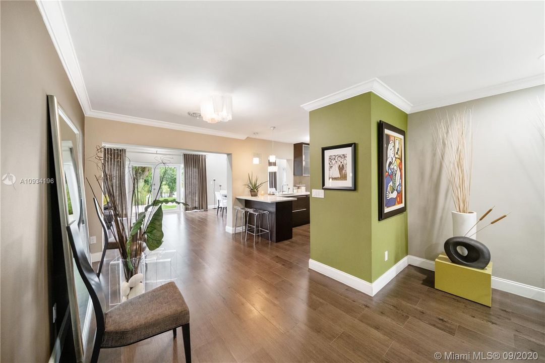 Vendido Recientemente: $725,000 (4 camas, 3 baños, 2745 Pies cuadrados)