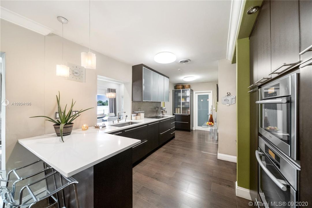 Vendido Recientemente: $725,000 (4 camas, 3 baños, 2745 Pies cuadrados)