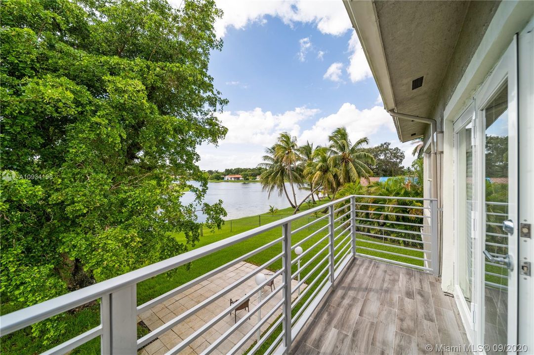 Vendido Recientemente: $725,000 (4 camas, 3 baños, 2745 Pies cuadrados)