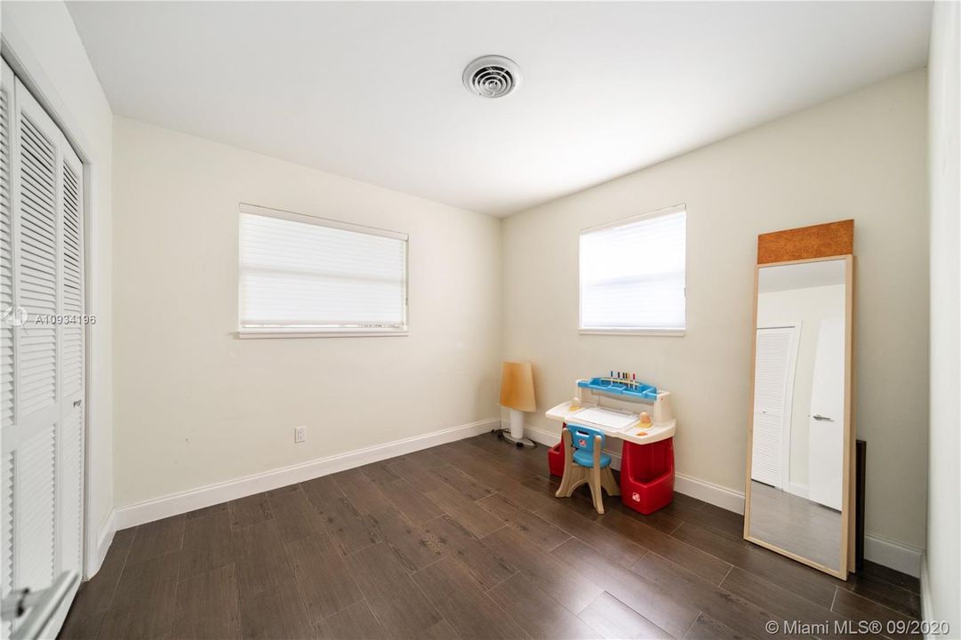 Vendido Recientemente: $725,000 (4 camas, 3 baños, 2745 Pies cuadrados)