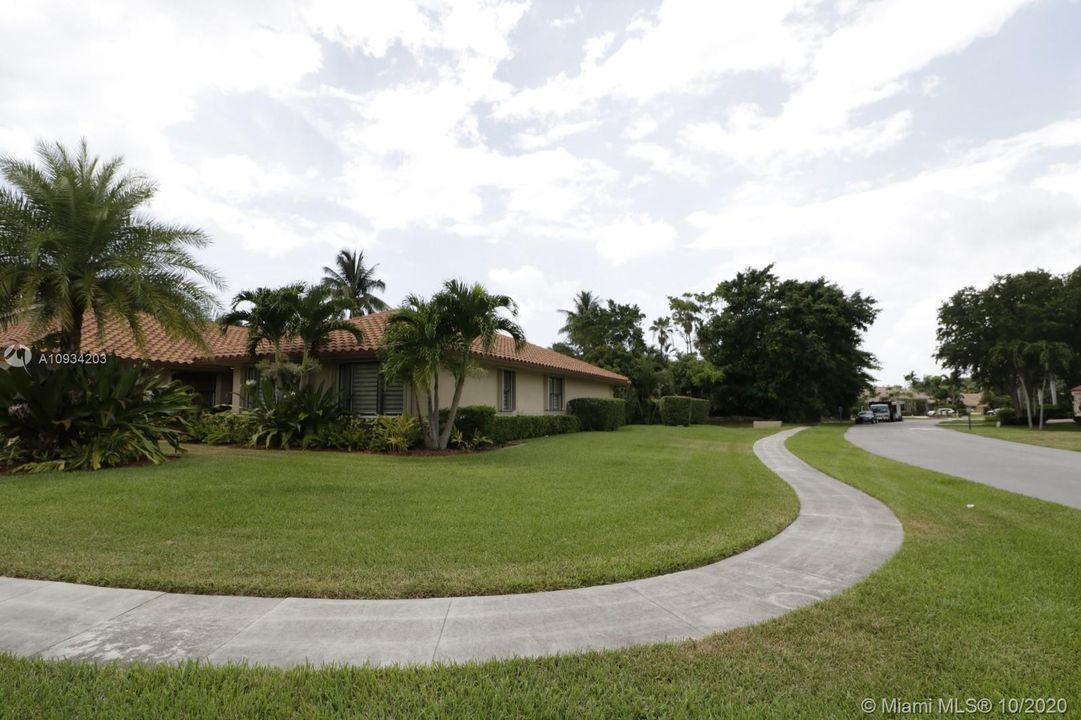 Vendido Recientemente: $905,000 (5 camas, 3 baños, 3124 Pies cuadrados)