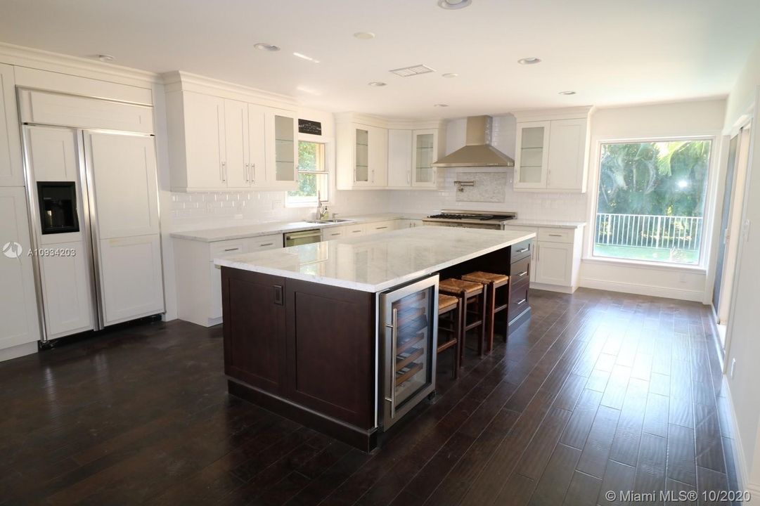 Vendido Recientemente: $905,000 (5 camas, 3 baños, 3124 Pies cuadrados)