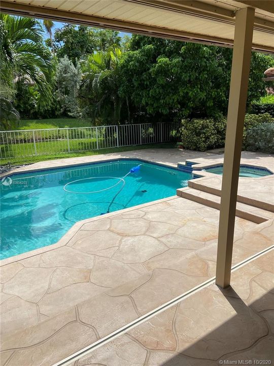 Vendido Recientemente: $905,000 (5 camas, 3 baños, 3124 Pies cuadrados)