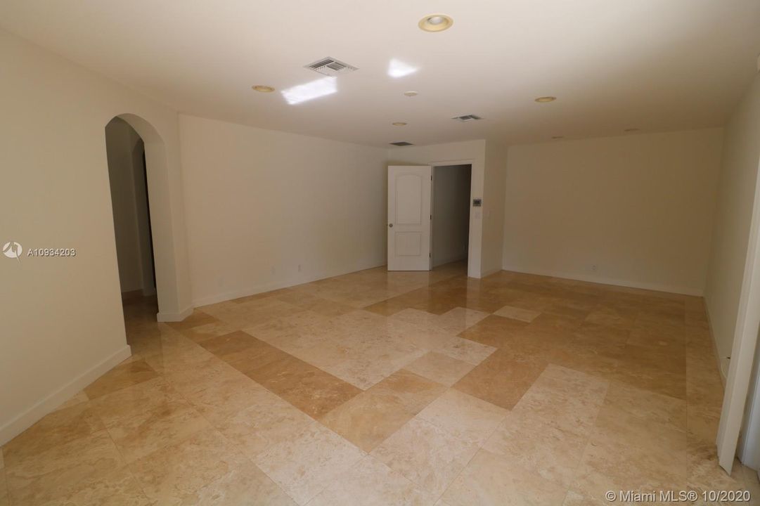 Vendido Recientemente: $905,000 (5 camas, 3 baños, 3124 Pies cuadrados)
