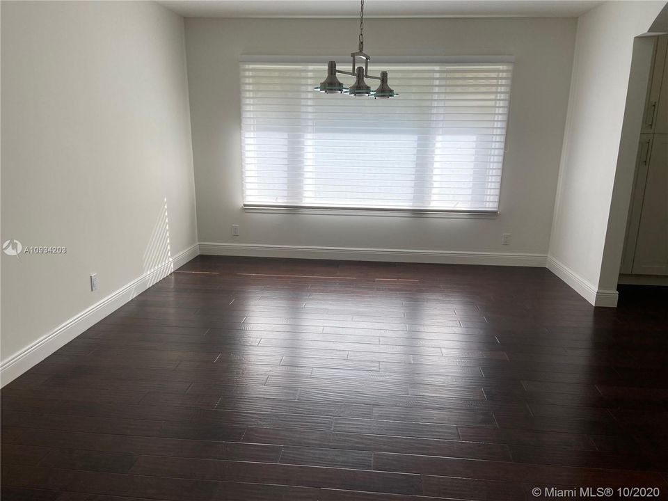 Vendido Recientemente: $905,000 (5 camas, 3 baños, 3124 Pies cuadrados)