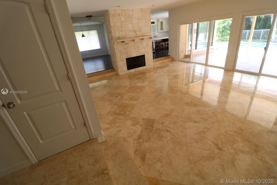 Vendido Recientemente: $905,000 (5 camas, 3 baños, 3124 Pies cuadrados)