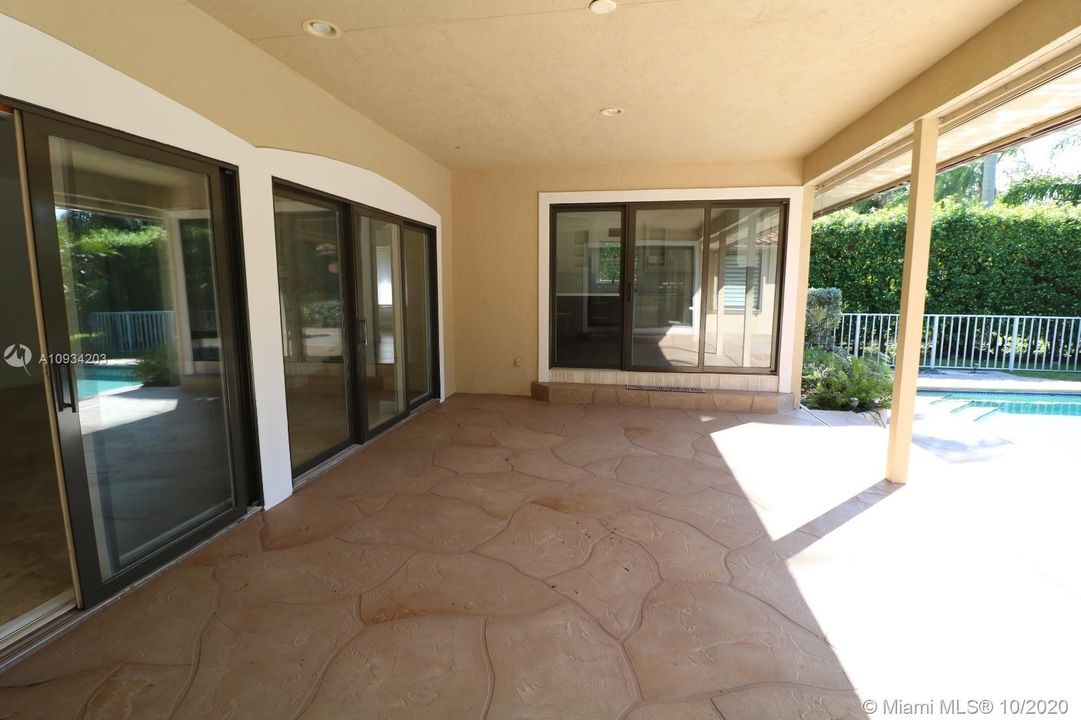 Vendido Recientemente: $905,000 (5 camas, 3 baños, 3124 Pies cuadrados)