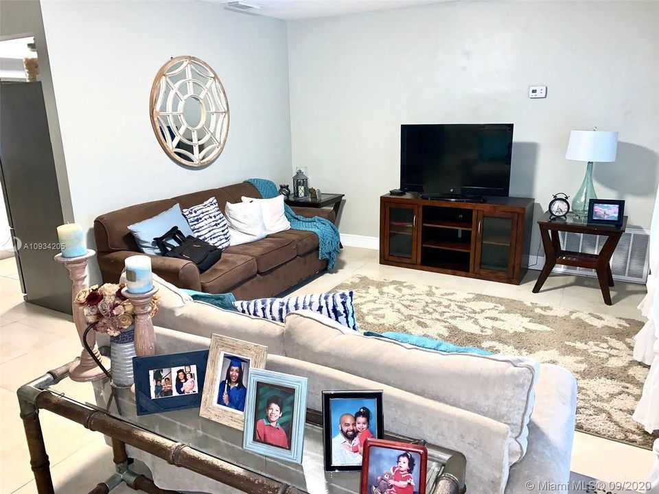 Recently Sold: $384,900 (3 beds, 2 baths, 1825 Square Feet)