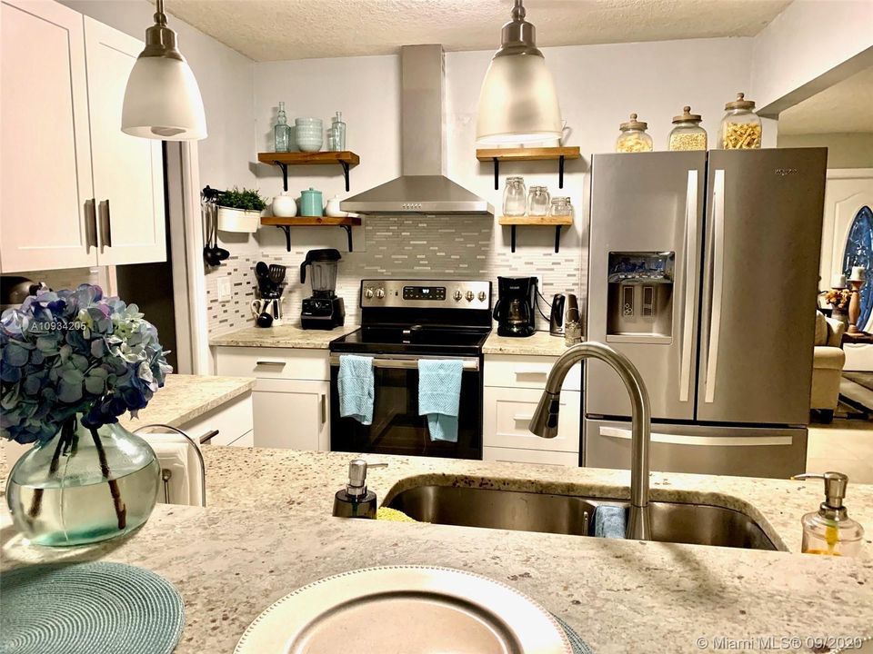 Recently Sold: $384,900 (3 beds, 2 baths, 1825 Square Feet)