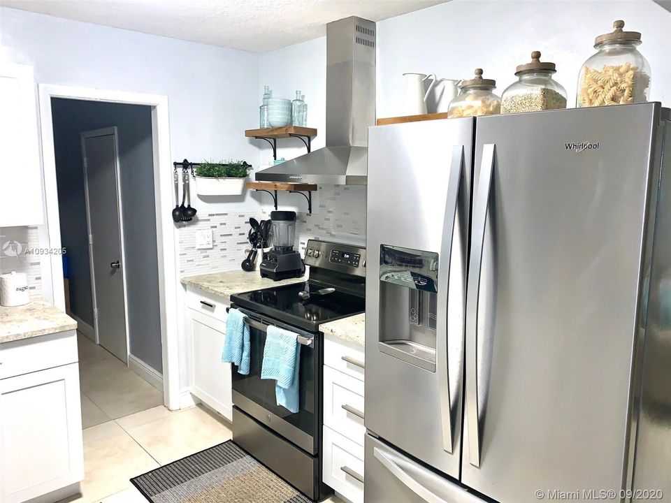 Recently Sold: $384,900 (3 beds, 2 baths, 1825 Square Feet)