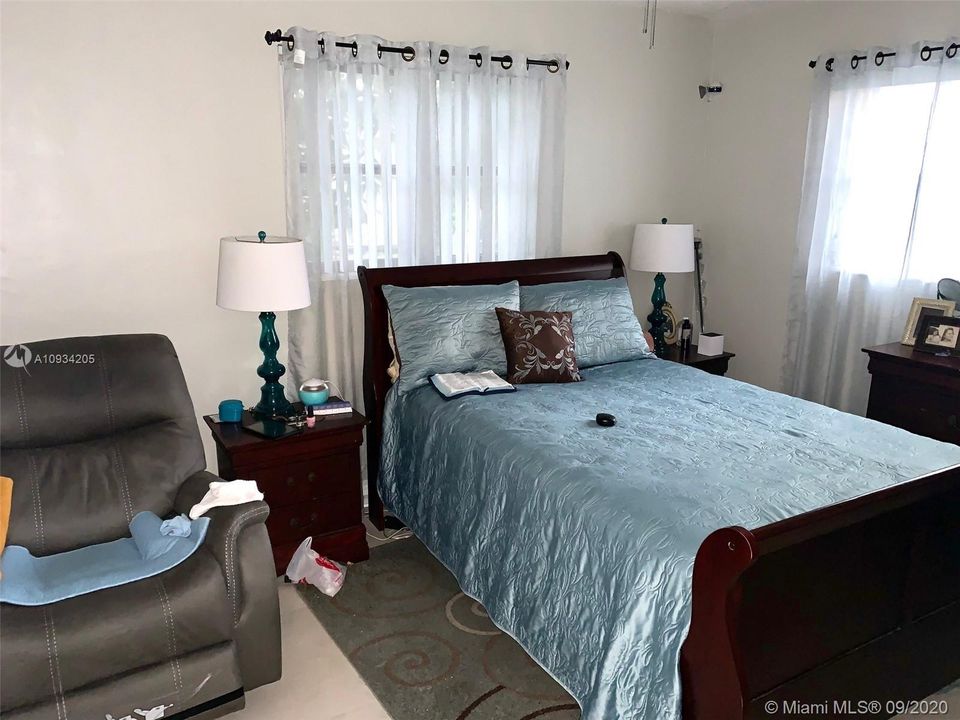Recently Sold: $384,900 (3 beds, 2 baths, 1825 Square Feet)