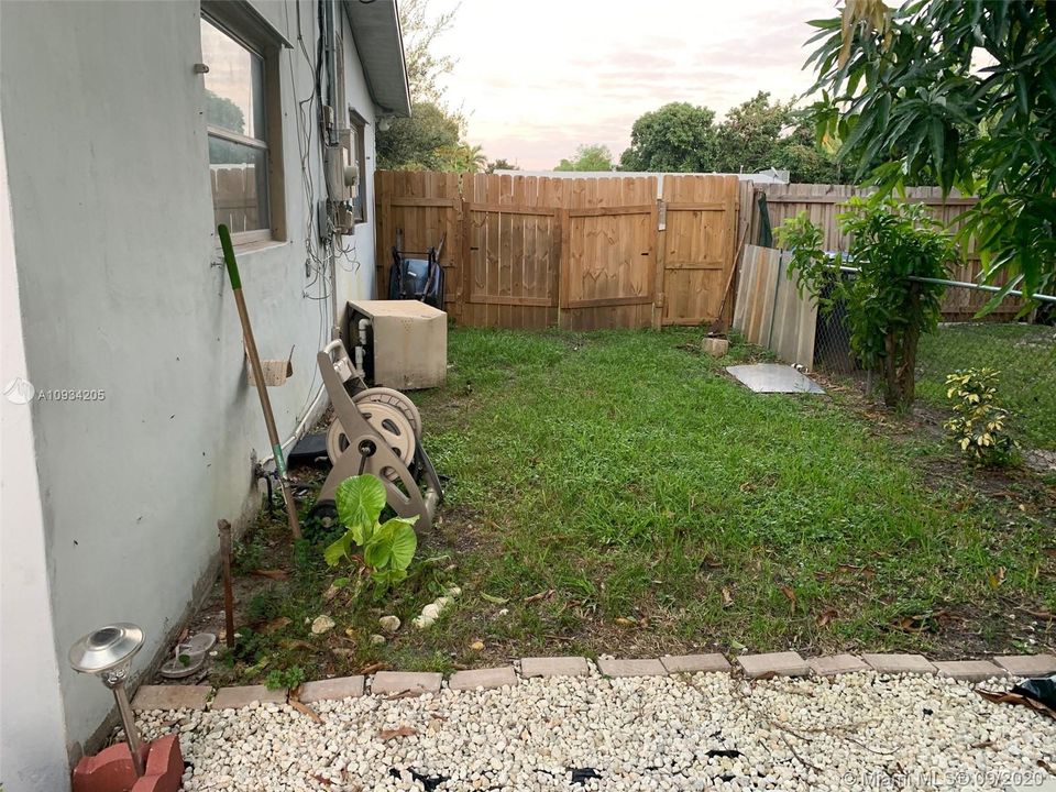 Recently Sold: $384,900 (3 beds, 2 baths, 1825 Square Feet)