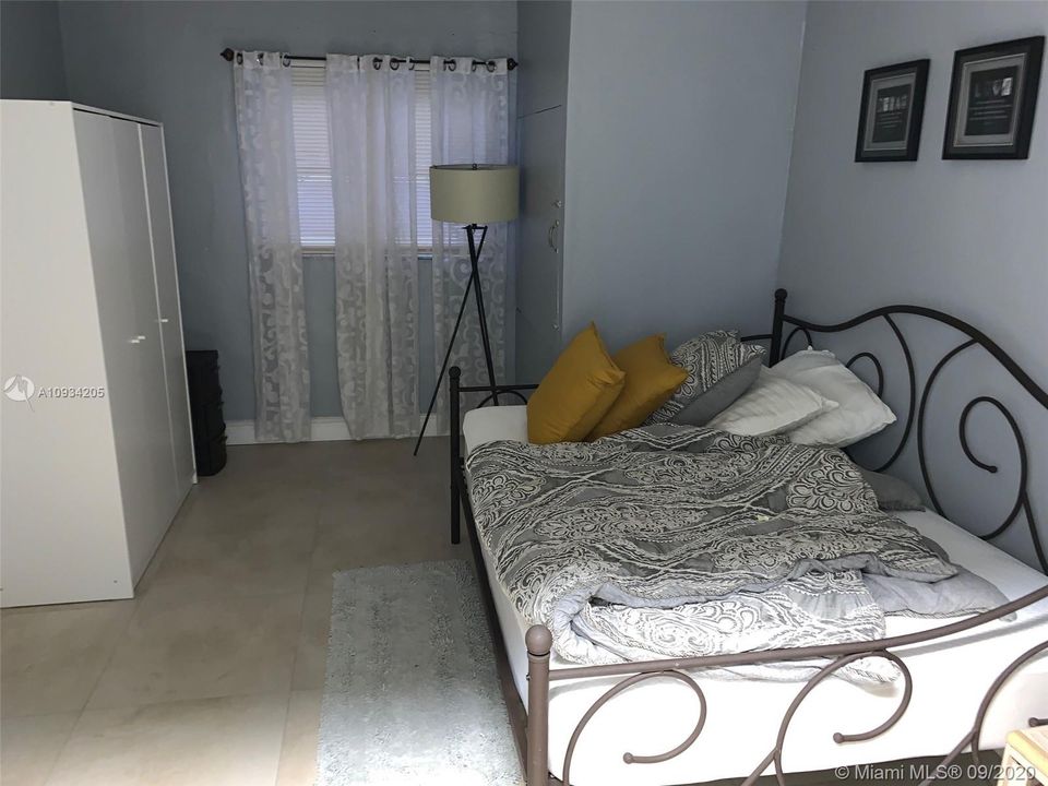 Recently Sold: $384,900 (3 beds, 2 baths, 1825 Square Feet)