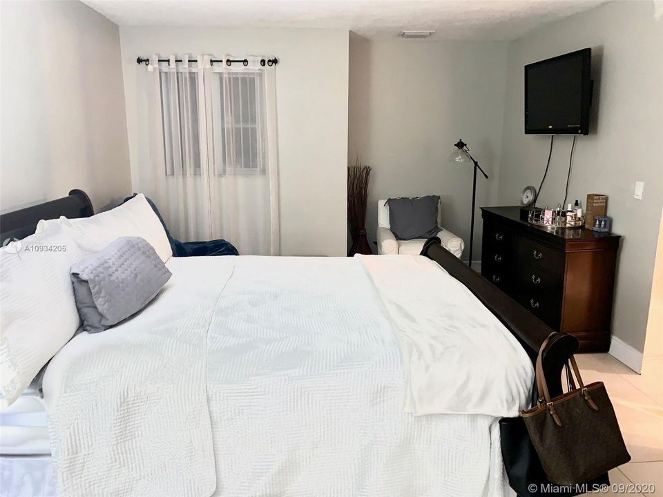 Recently Sold: $384,900 (3 beds, 2 baths, 1825 Square Feet)