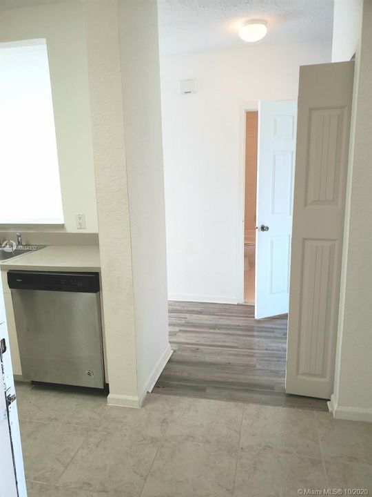 Recently Sold: $145,000 (3 beds, 2 baths, 999 Square Feet)