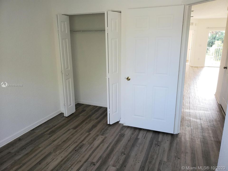 Recently Sold: $145,000 (3 beds, 2 baths, 999 Square Feet)