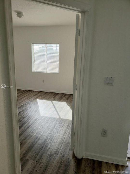 Recently Sold: $145,000 (3 beds, 2 baths, 999 Square Feet)
