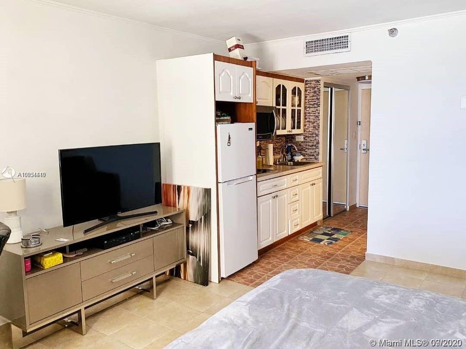 Recently Rented: $1,450 (0 beds, 1 baths, 360 Square Feet)