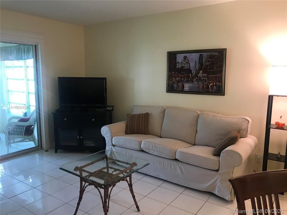 Recently Sold: $59,900 (1 beds, 1 baths, 680 Square Feet)