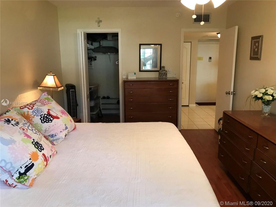 Recently Sold: $59,900 (1 beds, 1 baths, 680 Square Feet)