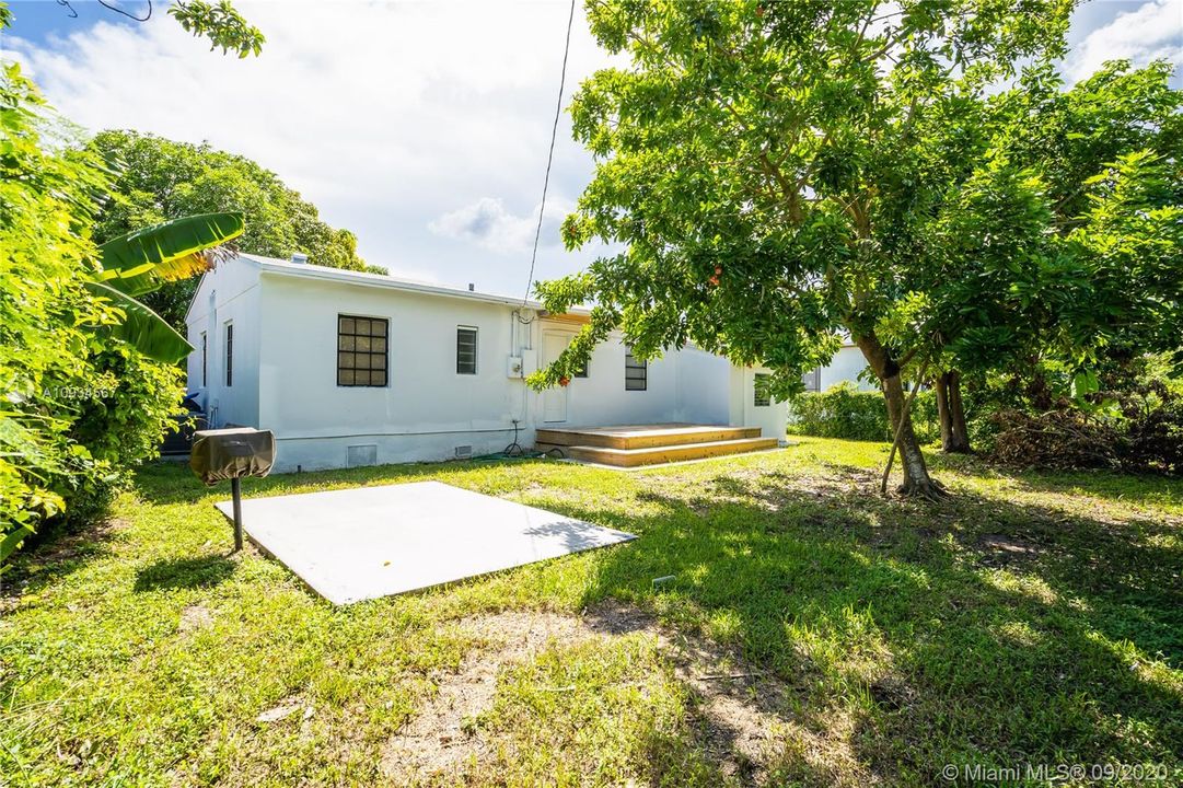 Vendido Recientemente: $359,000 (2 camas, 1 baños, 1250 Pies cuadrados)