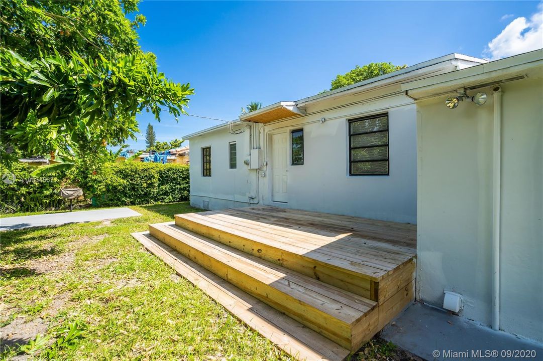 Vendido Recientemente: $359,000 (2 camas, 1 baños, 1250 Pies cuadrados)